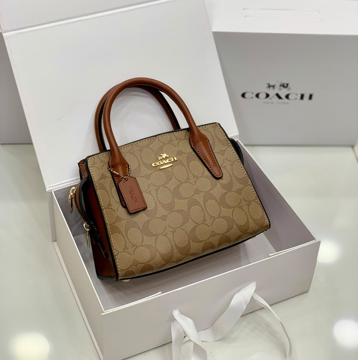 NEW DESIGN COACH OFFICIAL BRANDED REPLICA MODEL PRIMUM QUALITY 2 COLOURS  WITH BRAND BOX 📦